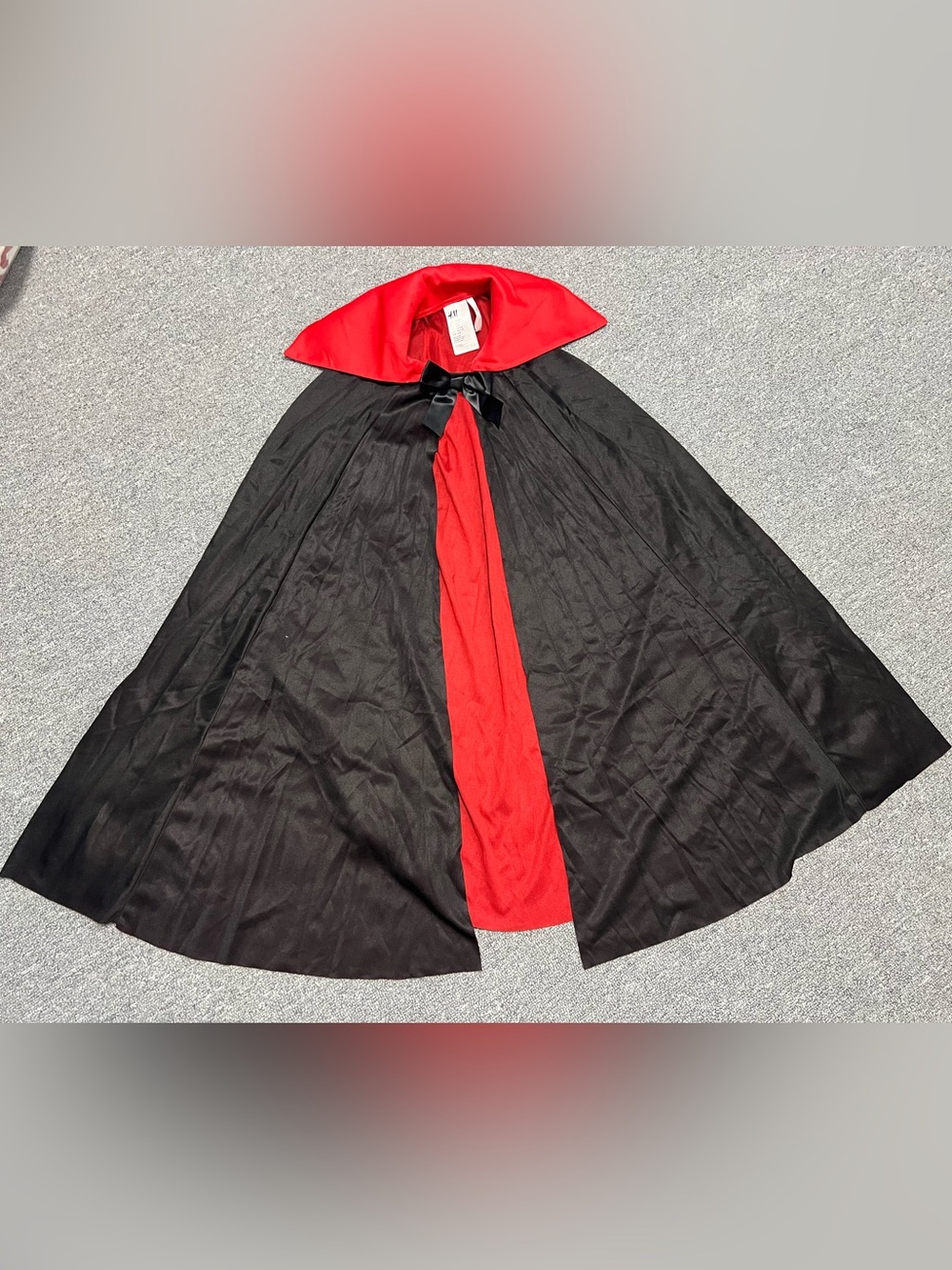 H&M Kid’s Halloween Vampire Black Red Cape 4-8T